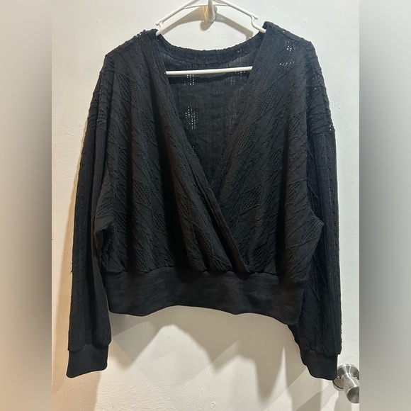 💥3/$10💥Casual Solid Deep V Neck Top Long Sleeve Black Plus Size - Picture 2 of 5